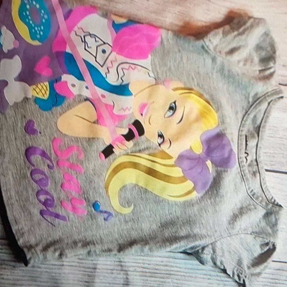 Jojo siwa T-Shirt size 6